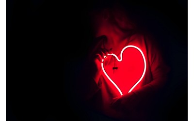 Lumina roșie sau albastră: Ce impact au asupra somnului